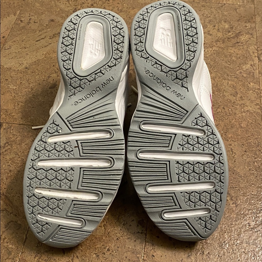 NIB New Balance White Athletic Shoes - Picture 5 of 11